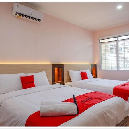 RedDoorz near Gejayan 3 Hotel Maguwo Bagian luar foto