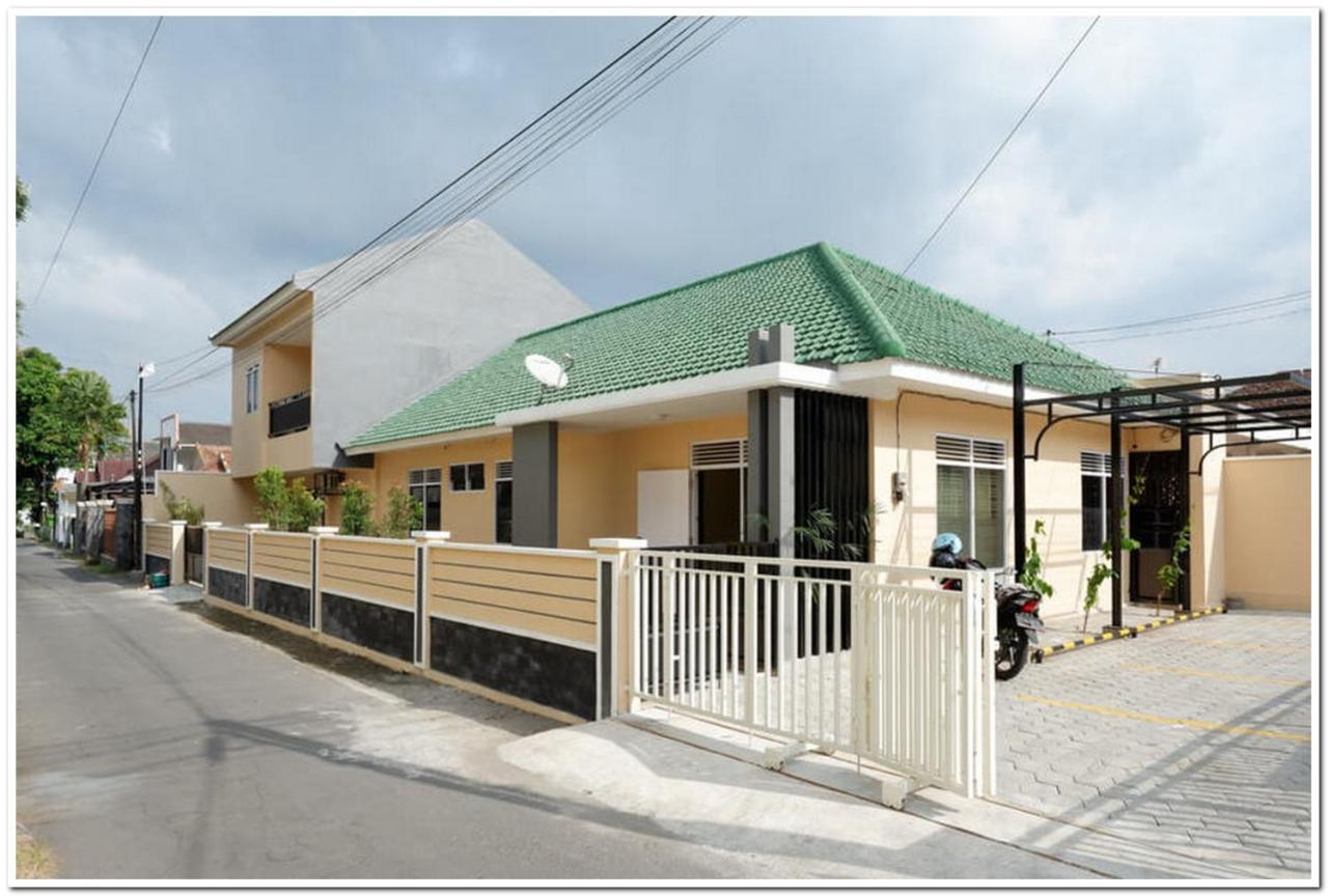RedDoorz near Gejayan 3 Hotel Maguwo Bagian luar foto