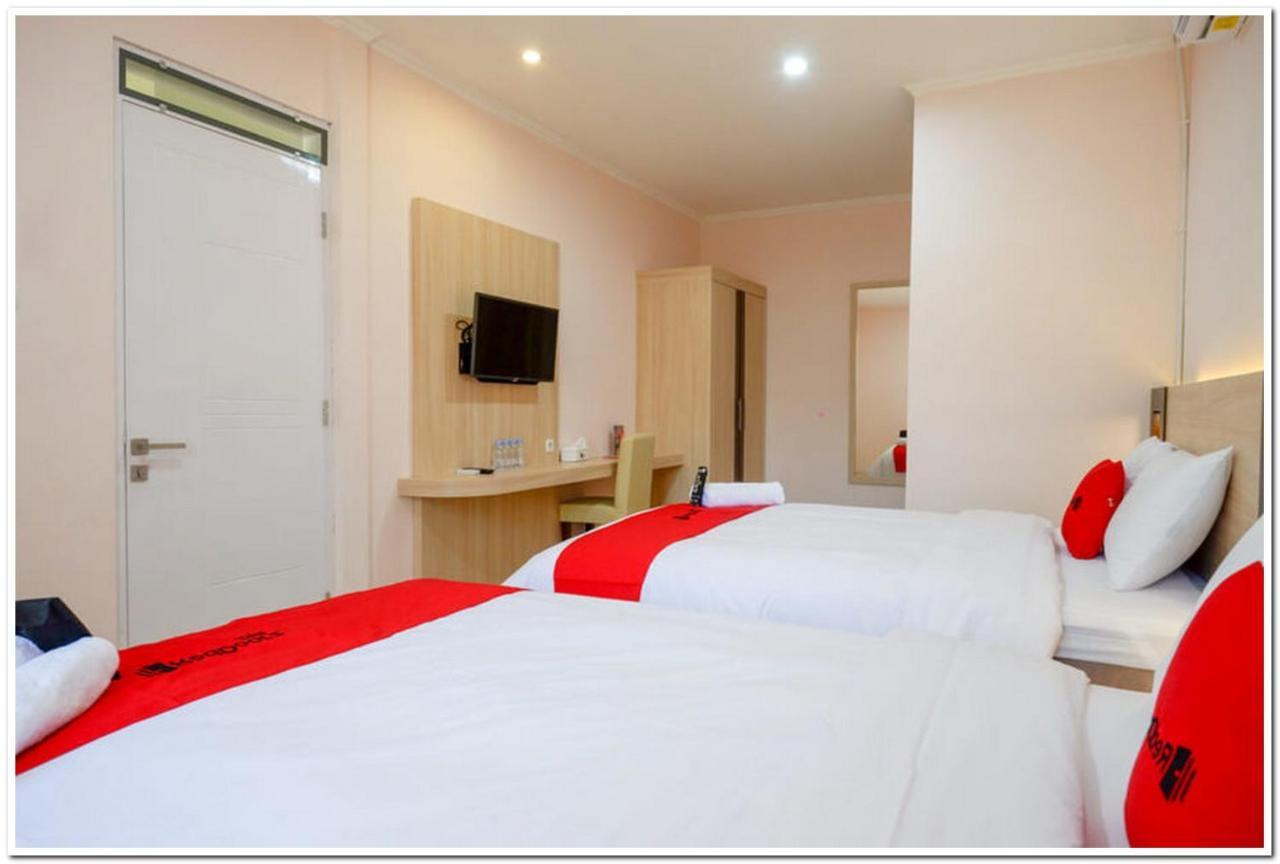 RedDoorz near Gejayan 3 Hotel Maguwo Bagian luar foto