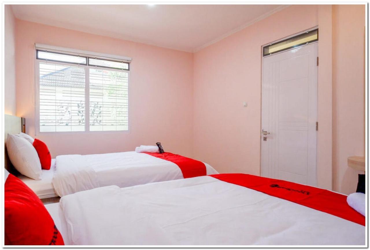 RedDoorz near Gejayan 3 Hotel Maguwo Bagian luar foto