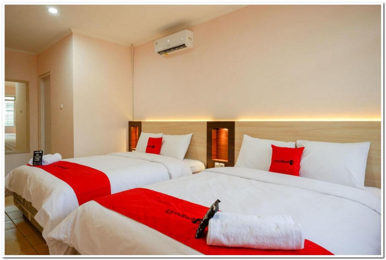 RedDoorz near Gejayan 3 Hotel Maguwo Bagian luar foto