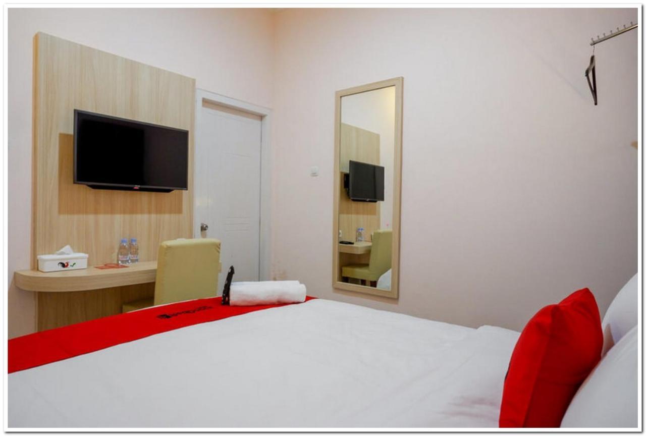 RedDoorz near Gejayan 3 Hotel Maguwo Bagian luar foto