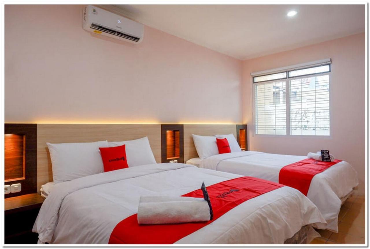 RedDoorz near Gejayan 3 Hotel Maguwo Bagian luar foto