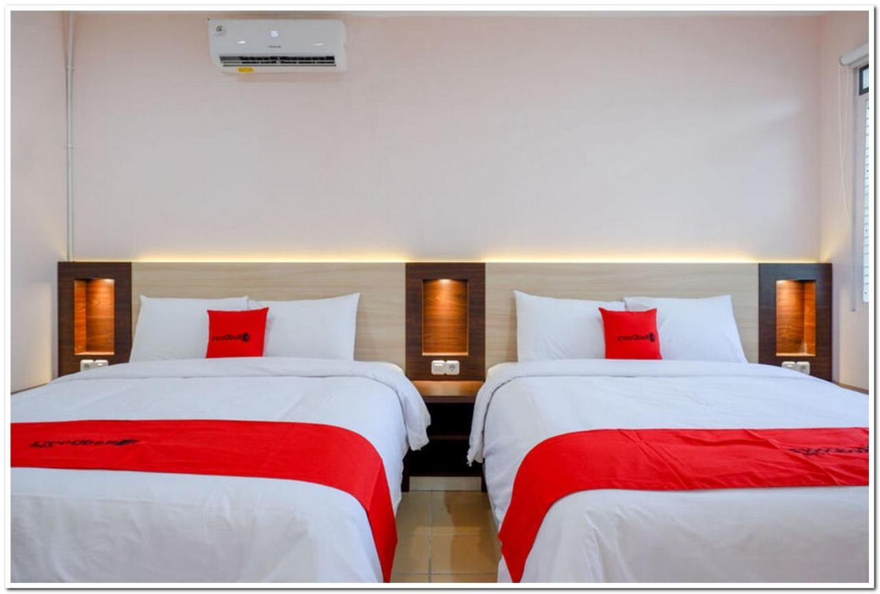 RedDoorz near Gejayan 3 Hotel Maguwo Bagian luar foto