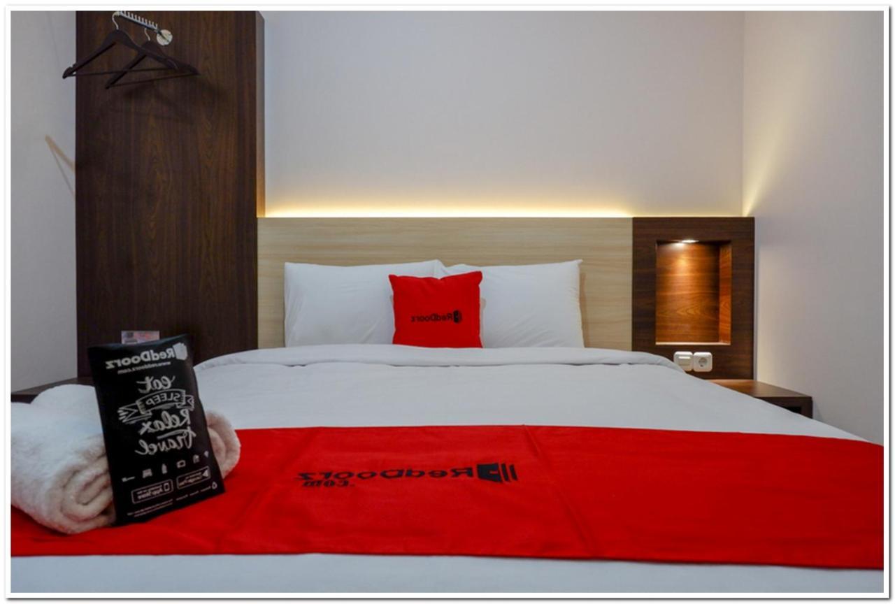 RedDoorz near Gejayan 3 Hotel Maguwo Bagian luar foto