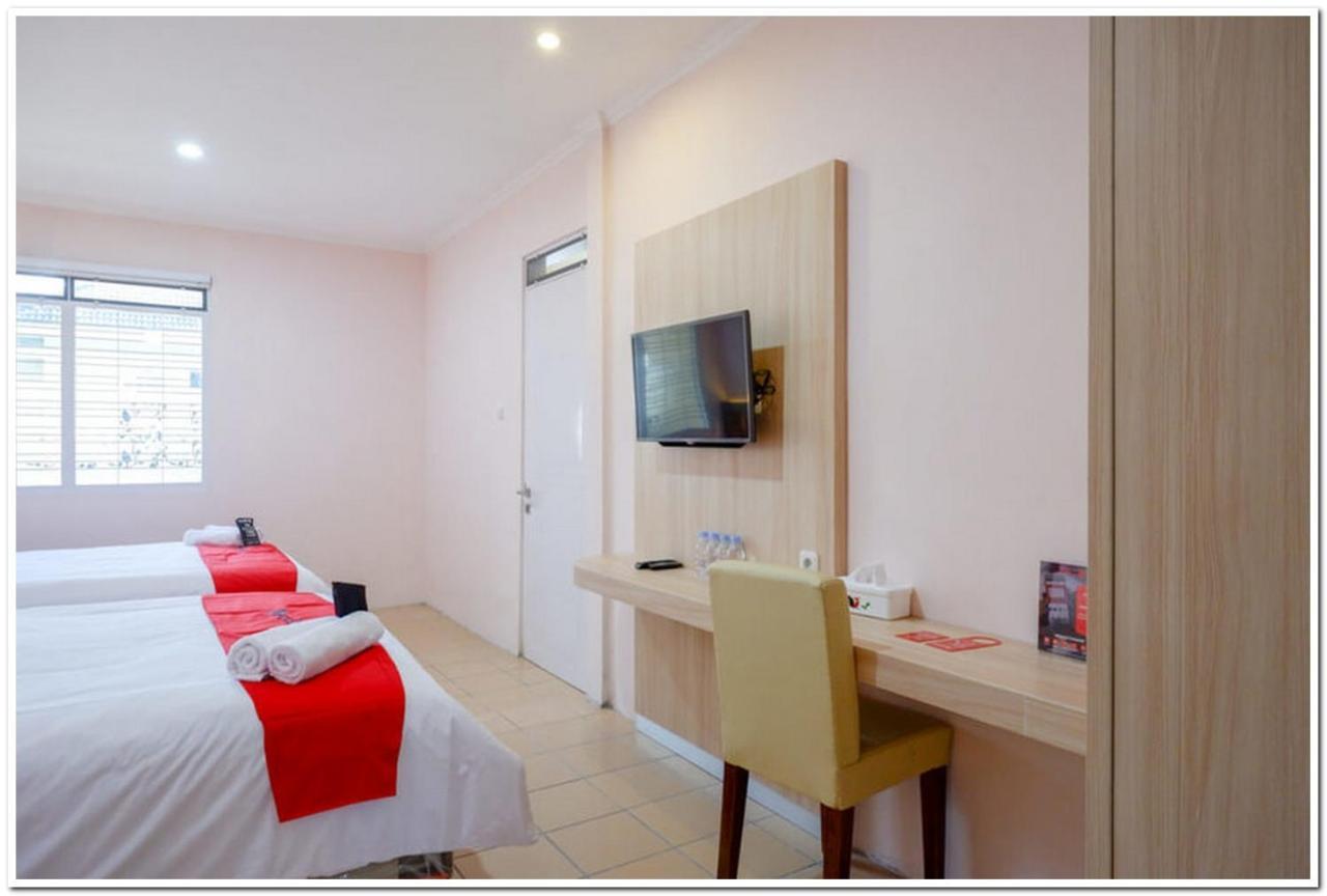 RedDoorz near Gejayan 3 Hotel Maguwo Bagian luar foto