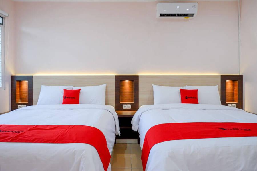 RedDoorz near Gejayan 3 Hotel Maguwo Bagian luar foto