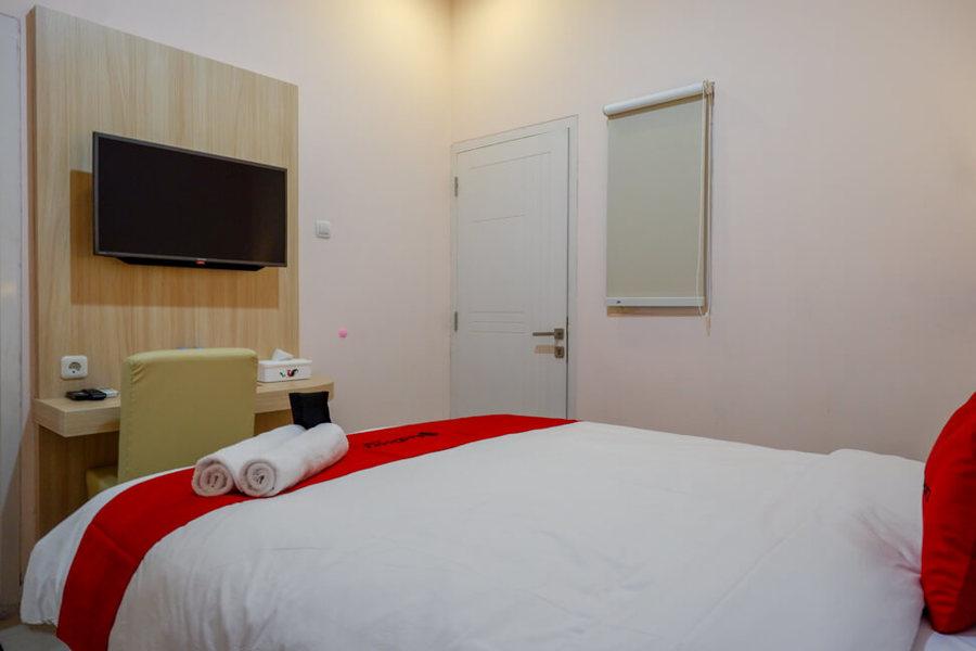 RedDoorz near Gejayan 3 Hotel Maguwo Bagian luar foto
