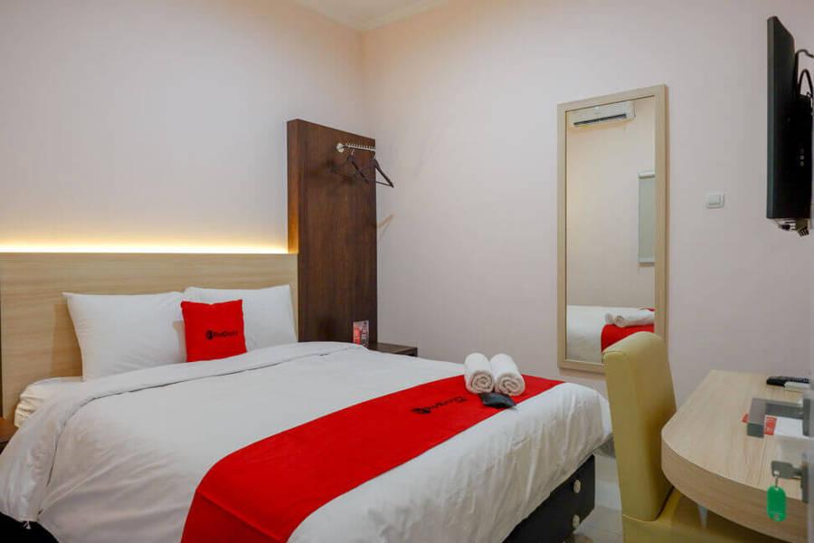 RedDoorz near Gejayan 3 Hotel Maguwo Bagian luar foto