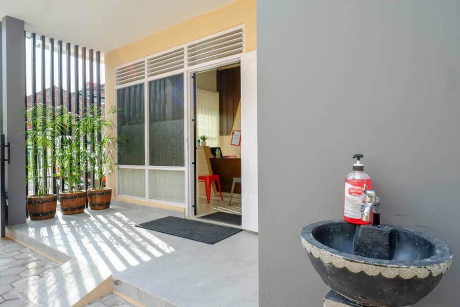 RedDoorz near Gejayan 3 Hotel Maguwo Bagian luar foto